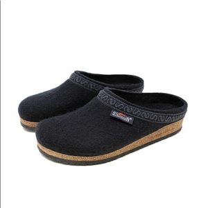 Stegmann Wool clogs, black, size 9, EUC